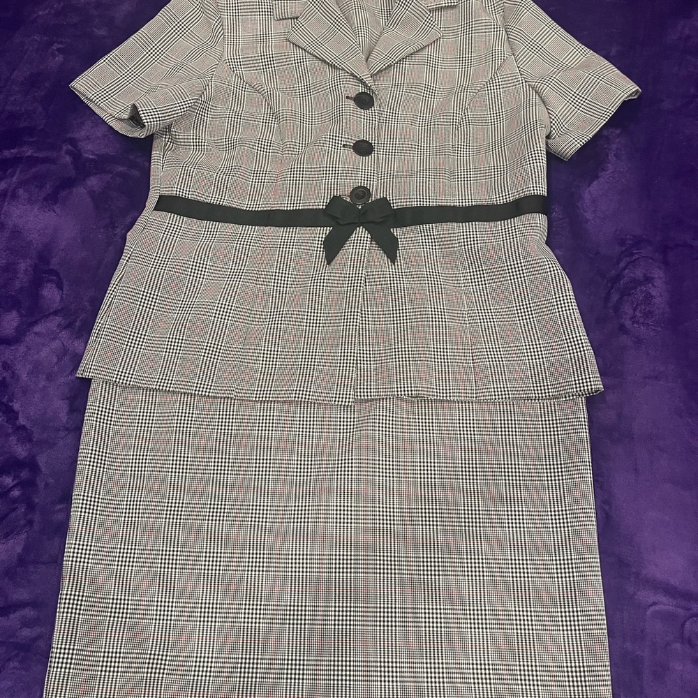 Chic Plaid 2 Piece Skirt Suit with Black Bow Detail